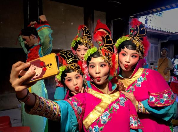 奋进新时代——第四届＂光明杯＂全国手机摄影大展在京开展
