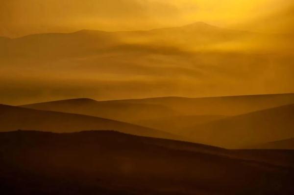 光影变幻的诗篇 | 阿迪布•阿拉尼的沙漠摄影艺术